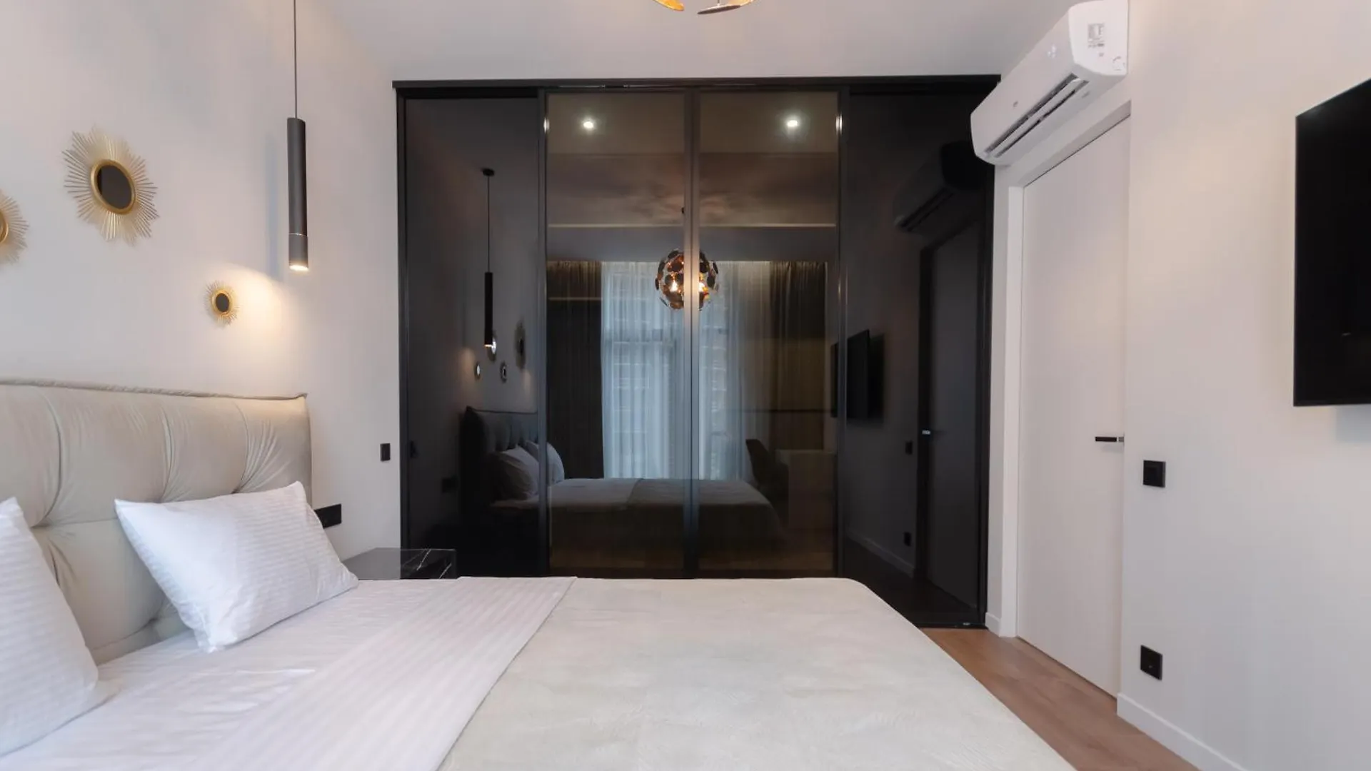 Petrovdom 2-5 New Apartment In Rc Novopecherski Lypky, 19B Andrii Verkhogliad Street Kiev